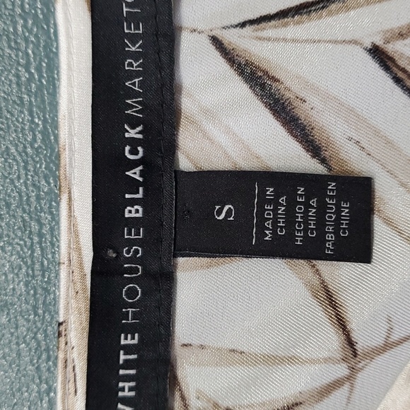 White house black market lovely woman's blouse,‎ long bell sleeves. Size small. - Picture 7 of 9